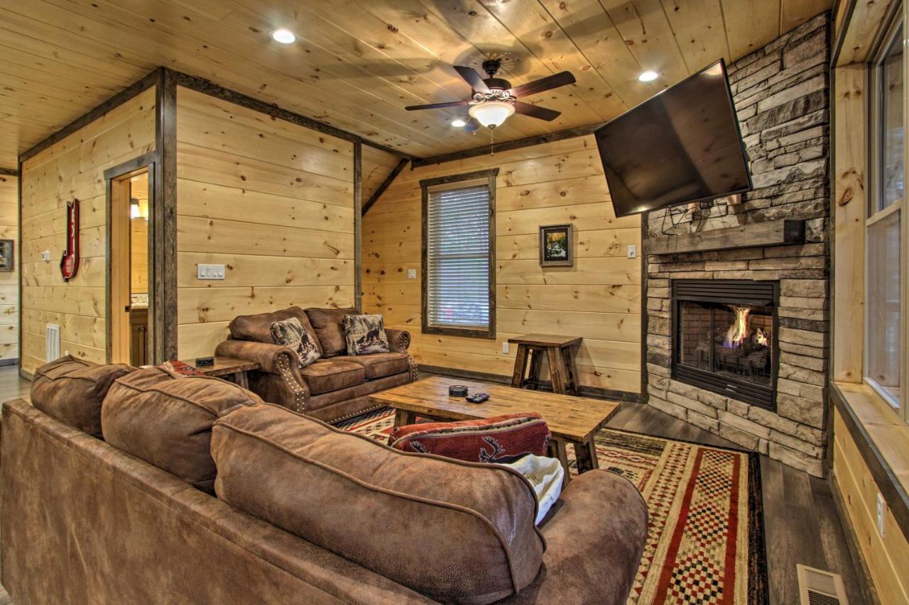 Luxe Cabin With Home Theater Less Than 2 Miles To גטלינבורג מראה חיצוני תמונה